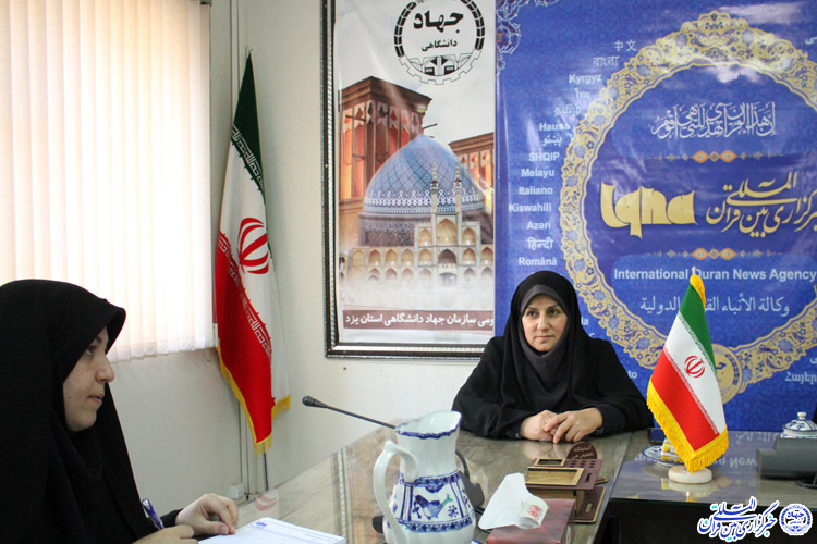 گزارش تصویری/میزگرد &laquo;نقش بانوان در پیروزی انقلاب اسلامی&raquo; در ایکنا یزد