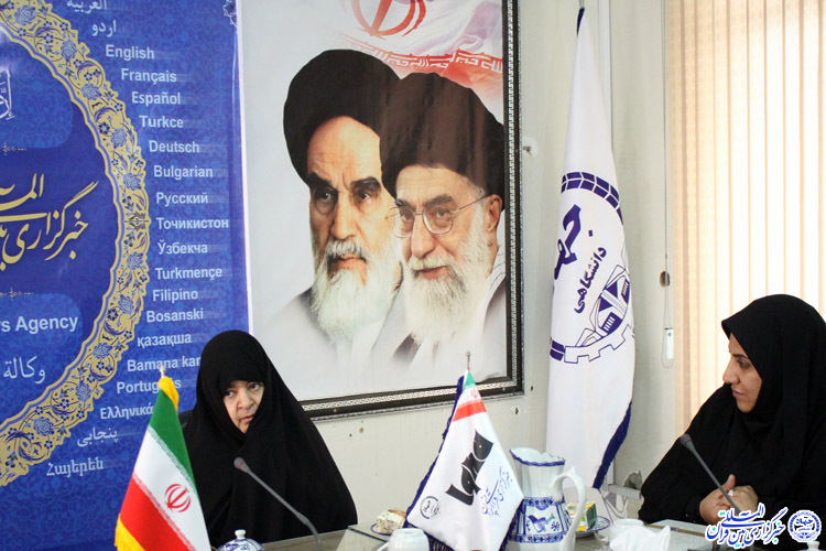 گزارش تصویری/میزگرد &laquo;نقش بانوان در پیروزی انقلاب اسلامی&raquo; در ایکنا یزد