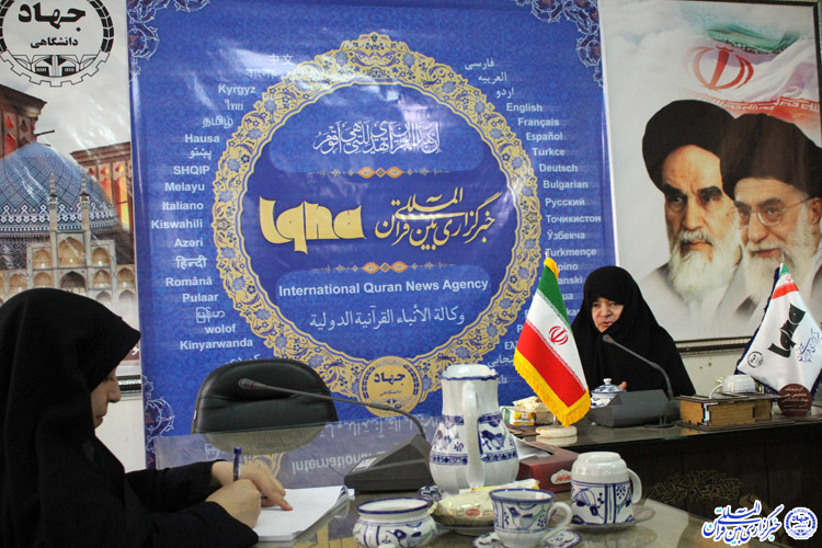 گزارش تصویری/میزگرد &laquo;نقش بانوان در پیروزی انقلاب اسلامی&raquo; در ایکنا یزد