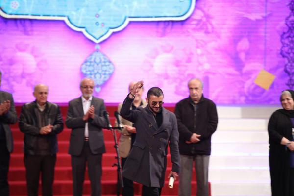 سیمرغ‌ها بر شانه صاحبانش نشست+عکس