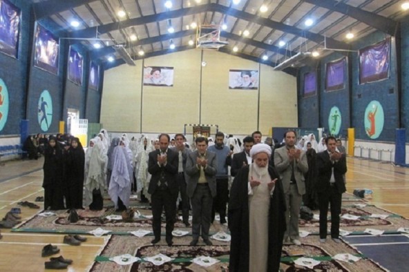 عبادت به رفتار و اعمال انسان جهت می‌دهد