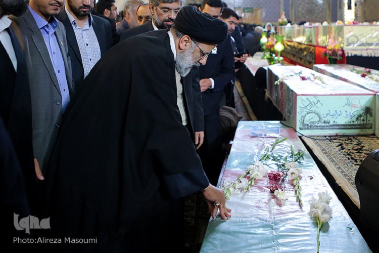 برگزاری مراسم وداع با پیکر 30 شهید دفاع مقدس در مشهد/ یاسهای بیقرار در حریم حرم، آرام میگیرند برگزاری مراسم وداع با پیکر 30 شهید دفاع مقدس در مشهد/ یاسهای بیقرار در حریم حرم، آرام میگیرند