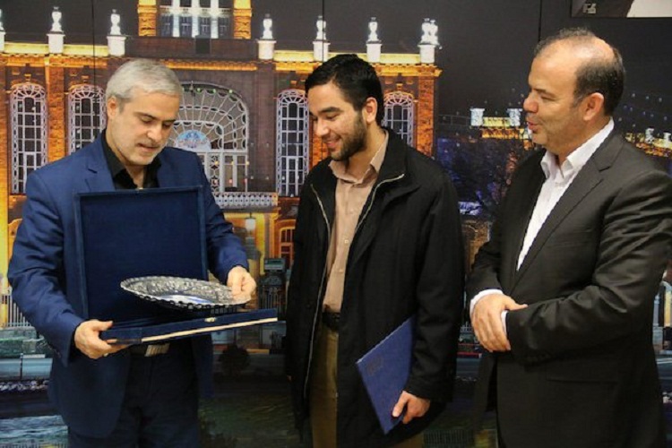 دیدار قائم مقام شهردار تبریز با «محمدمهدی حقگویان» نابغه قرآنی جهان اسلام دیدار قائم مقام شهردار تبریز با «محمدمهدی حقگویان» نابغه قرآنی جهان اسلام