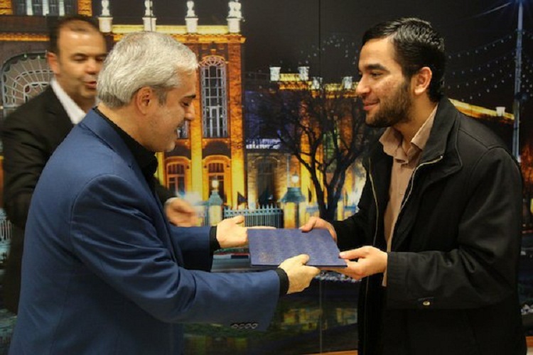 دیدار قائم مقام شهردار تبریز با «محمدمهدی حقگویان» نابغه قرآنی جهان اسلام دیدار قائم مقام شهردار تبریز با «محمدمهدی حقگویان» نابغه قرآنی جهان اسلام