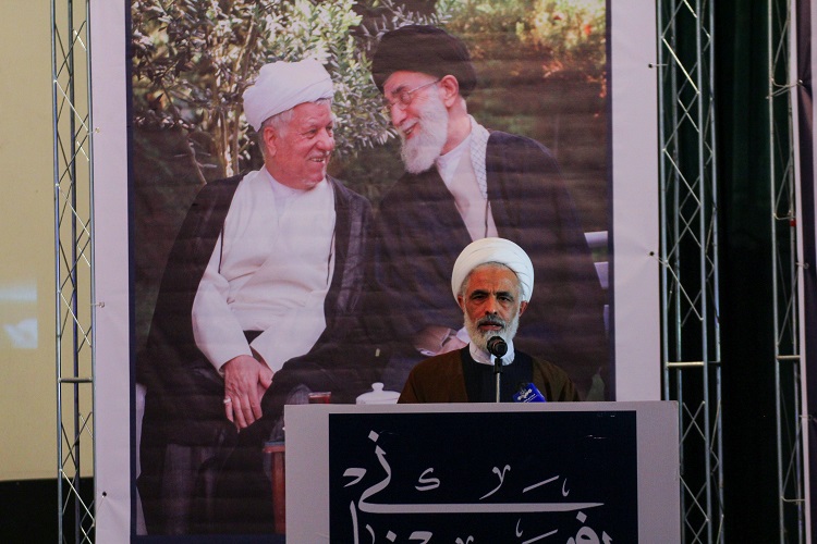 «فرهنگ قرآن» از تالیفات آیتالله هاشمی در زندان بود «فرهنگ قرآن» از تالیفات آیتالله هاشمی در زندان بود