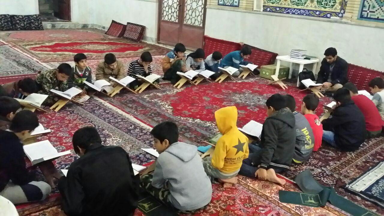 گزارش تصویری آموزش قرآن در مناطق محروم خرمآباد گزارش تصویری آموزش قرآن در مناطق محروم خرمآباد