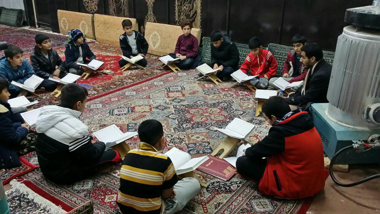 گزارش تصویری آموزش قرآن در مناطق محروم خرمآباد گزارش تصویری آموزش قرآن در مناطق محروم خرمآباد
