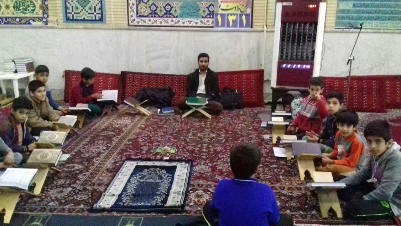 گزارش تصویری آموزش قرآن در مناطق محروم خرمآباد گزارش تصویری آموزش قرآن در مناطق محروم خرمآباد