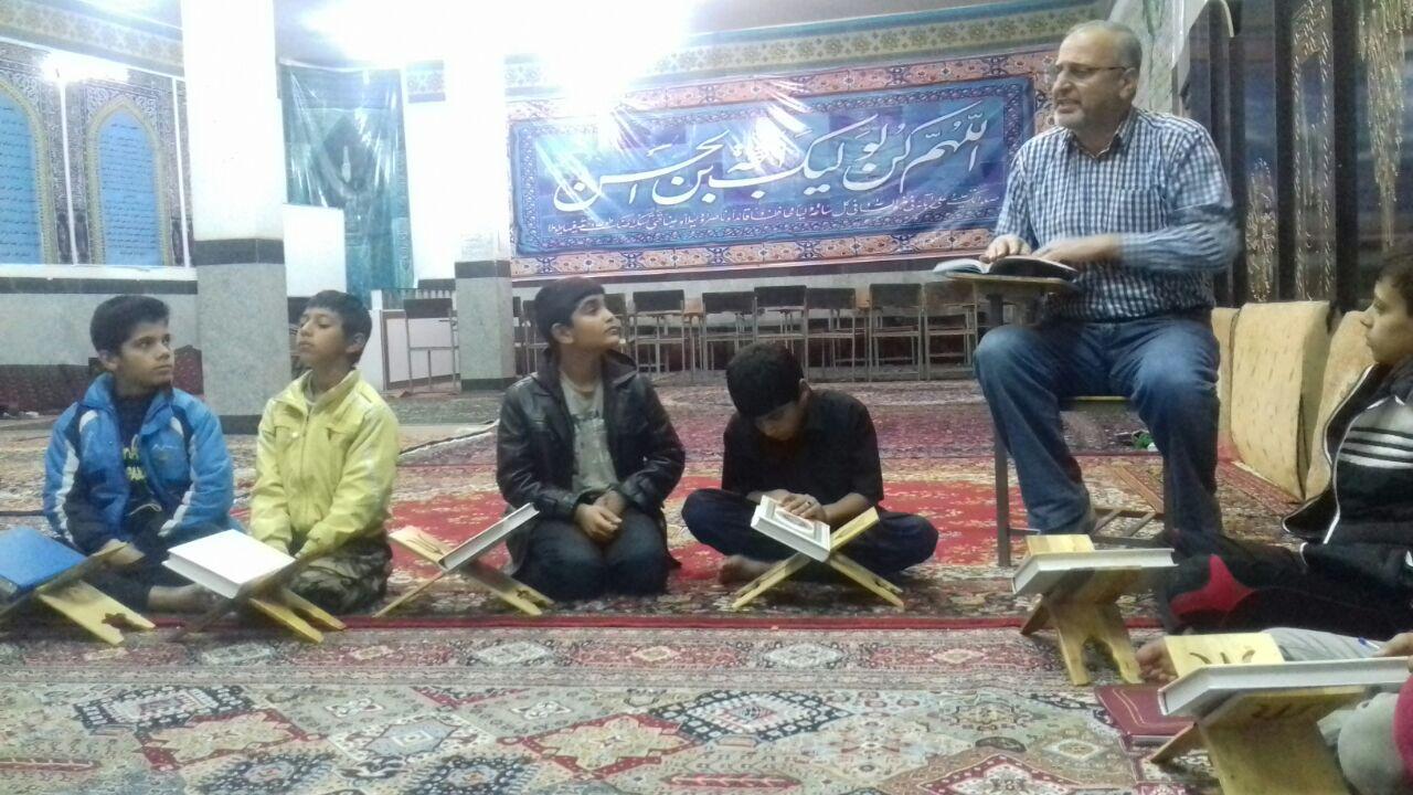 گزارش تصویری آموزش قرآن در مناطق محروم خرمآباد گزارش تصویری آموزش قرآن در مناطق محروم خرمآباد