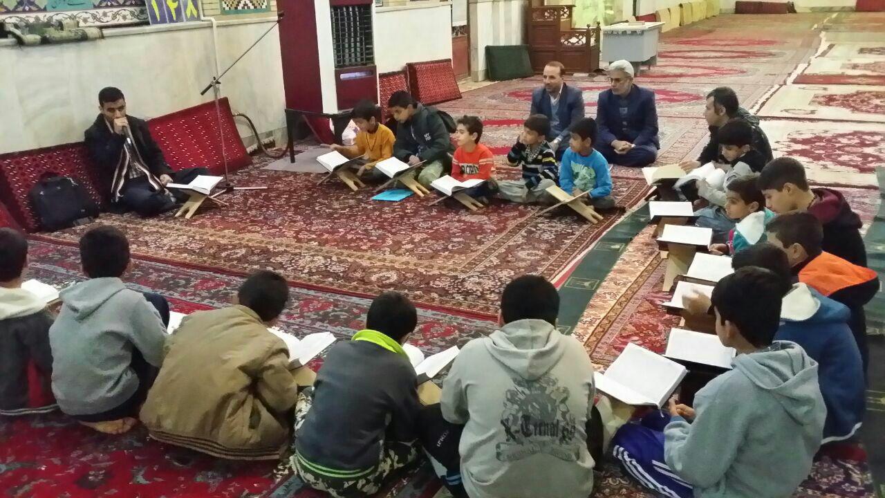 گزارش تصویری آموزش قرآن در مناطق محروم خرمآباد گزارش تصویری آموزش قرآن در مناطق محروم خرمآباد
