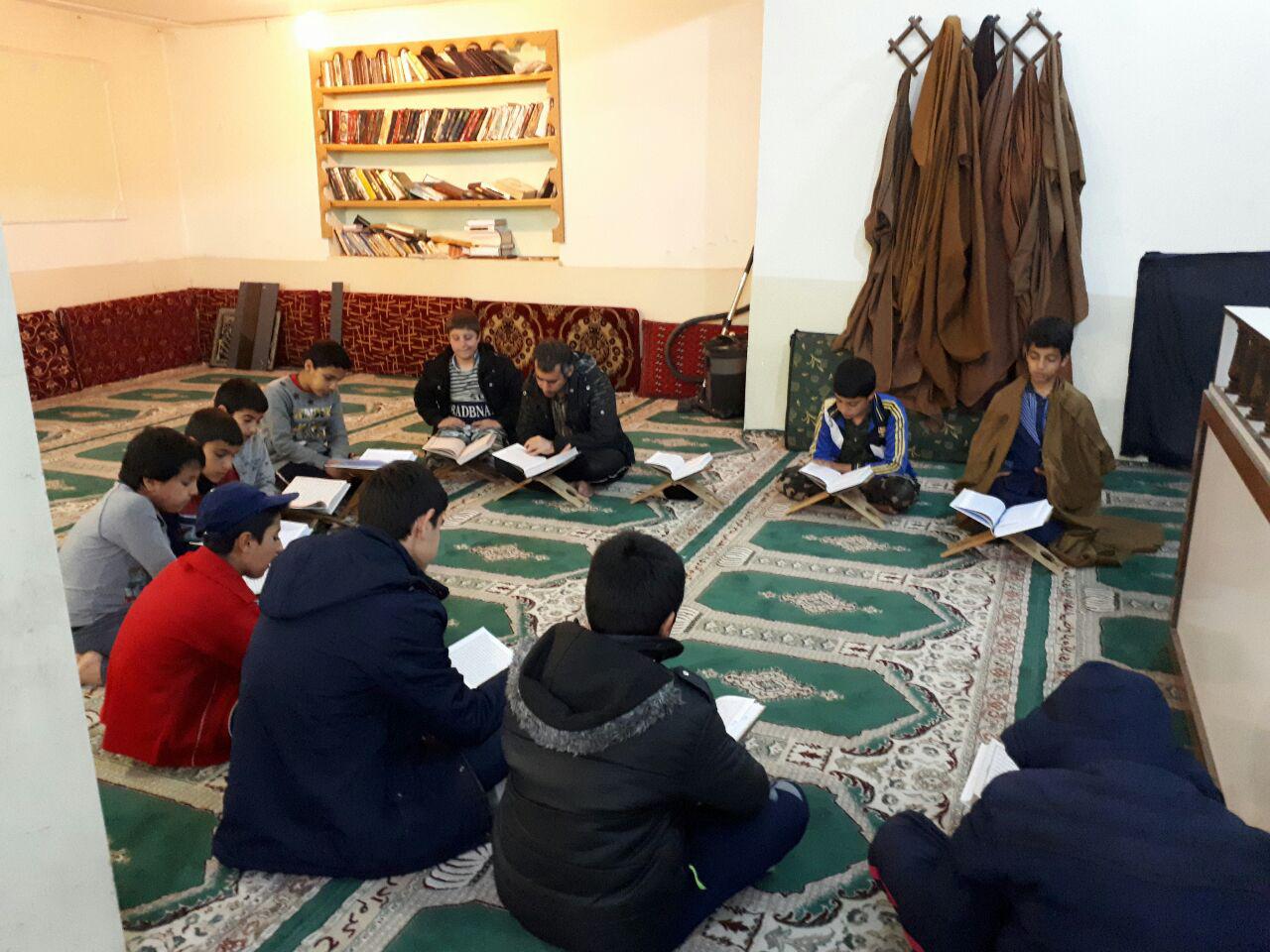 گزارش تصویری آموزش قرآن در مناطق محروم خرمآباد گزارش تصویری آموزش قرآن در مناطق محروم خرمآباد