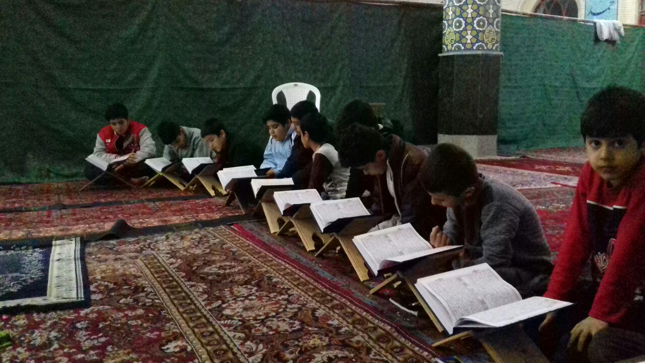 گزارش تصویری آموزش قرآن در مناطق محروم خرمآباد گزارش تصویری آموزش قرآن در مناطق محروم خرمآباد