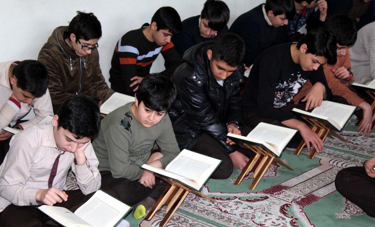 انس هر چه بیشتر دانشآموزان با قرآن با برپایی محافل معنوی در اردبیل انس هر چه بیشتر دانشآموزان با قرآن با برپایی محافل معنوی در اردبیل