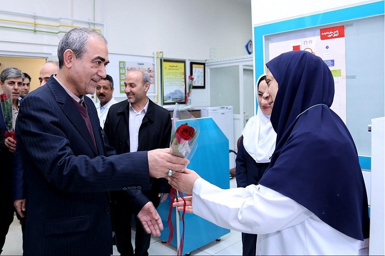 استاندار آذربایجان&zwnj;شرقی از پرستاران بیمارستان شهید قاضی تبریز تجلیل کرد+تصاویر