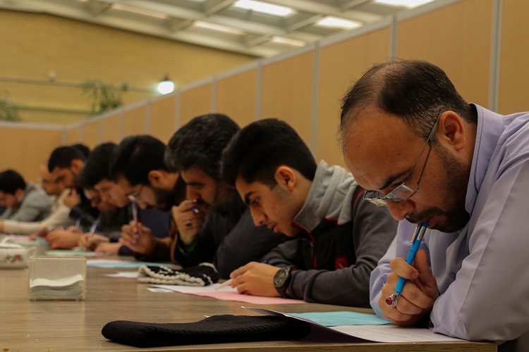 برگزاری مرحله نیمه نهایی مسابقات قرآن کریم خانواده صنعت نفت در تبریز+تصاویر