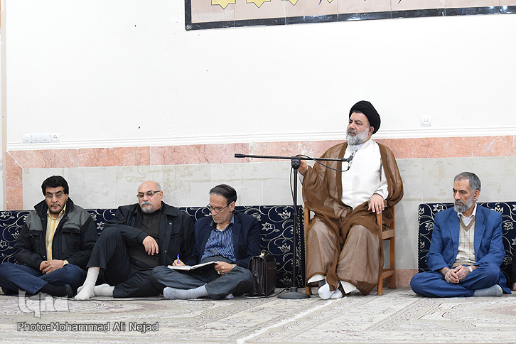 نشست اصحاب رسانه لرستان با آیت&zwnj;الله میرعمادی