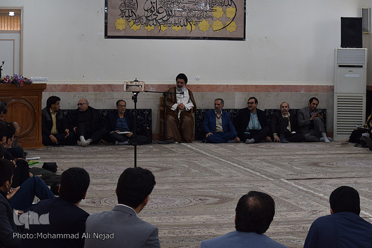 نشست اصحاب رسانه لرستان با آیت&zwnj;الله میرعمادی
