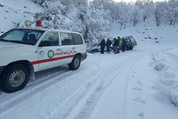 امدادرسانی به ۳۰۶ حادثهدیده در برف و کولاک لرستان امدادرسانی به ۳۰۶ حادثهدیده در برف و کولاک لرستان