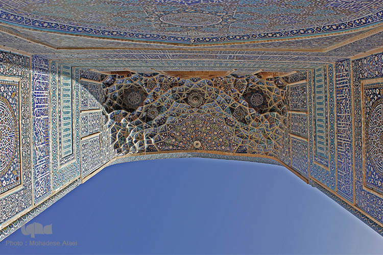 مسجدی با بلندترین مناره ها در دل کویر مسجدی با بلندترین مناره ها در دل کویر