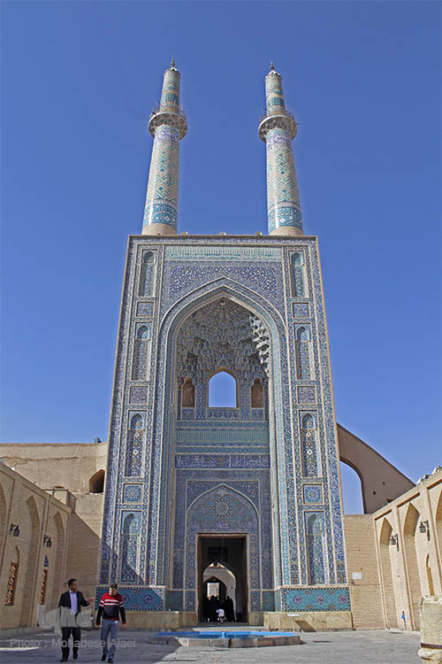 مسجدی با بلندترین مناره ها در دل کویر مسجدی با بلندترین مناره ها در دل کویر