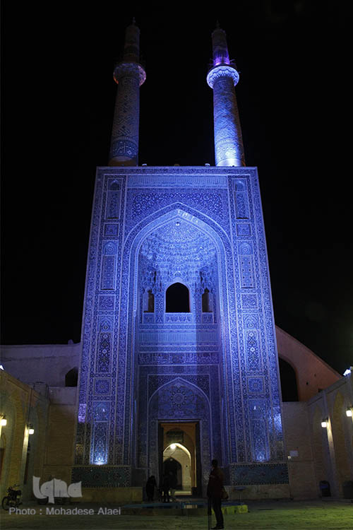 مسجدی با بلندترین مناره ها در دل کویر مسجدی با بلندترین مناره ها در دل کویر