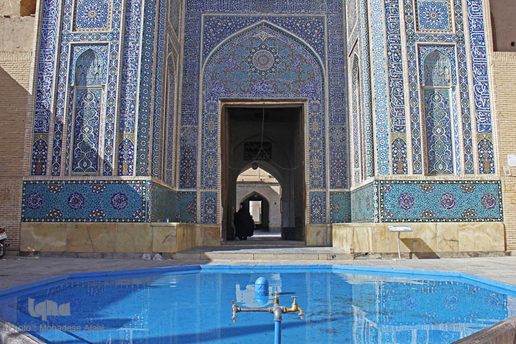 مسجدی با بلندترین مناره ها در دل کویر مسجدی با بلندترین مناره ها در دل کویر