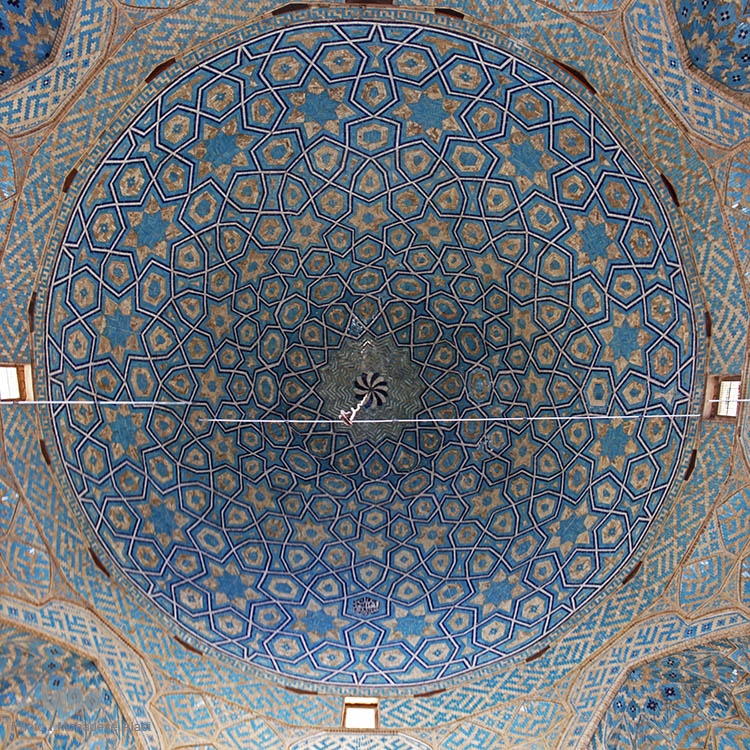 مسجدی با بلندترین مناره ها در دل کویر مسجدی با بلندترین مناره ها در دل کویر