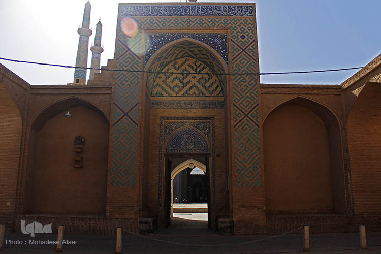 مسجدی با بلندترین مناره ها در دل کویر مسجدی با بلندترین مناره ها در دل کویر