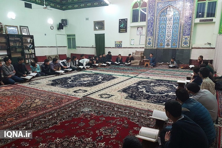 پرسش&zwnj; و پاسخ نوجوانان در جلسه قرآن مسجد بلال کاشمر