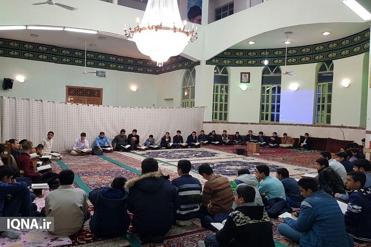 پرسش&zwnj; و پاسخ نوجوانان در جلسه قرآن مسجد بلال کاشمر
