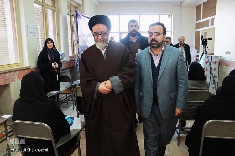 حضور نماینده ولیفقیه در آذربایجانشرقی در محل برگزاری آزمون حفظ قرآن در تبریز+تصاویر حضور نماینده ولیفقیه در آذربایجانشرقی در محل برگزاری آزمون حفظ قرآن در تبریز+تصاویر
