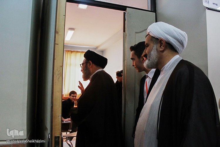 حضور نماینده ولیفقیه در آذربایجانشرقی در محل برگزاری آزمون حفظ قرآن در تبریز+تصاویر حضور نماینده ولیفقیه در آذربایجانشرقی در محل برگزاری آزمون حفظ قرآن در تبریز+تصاویر