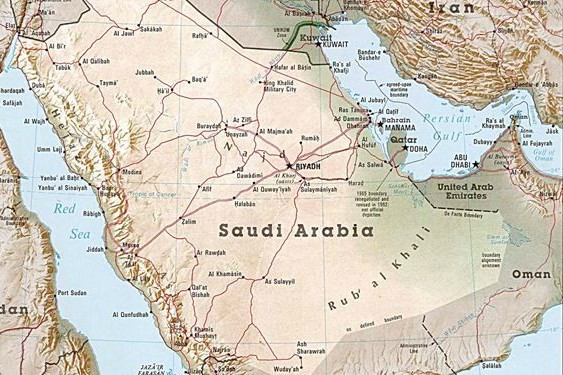 به زیرکشیده‌شدن خطیب جمعه منتقد بن‌سلمان+فیلم