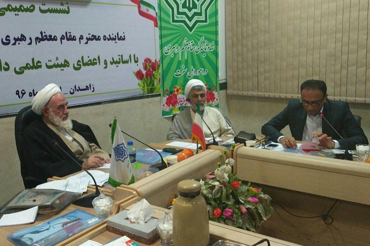 تصاویری از نشست نماینده ولی فقیه با اعضای هیئت علمی دانشگاه&zwnj;های سیستان&zwnj;وبلوچستان