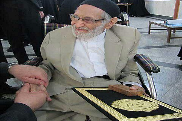 خواندن ۵۰ آيه قرآن در روز از دستورات اسلام است/ عشق و جوشش درونی لازمه رستگاری است