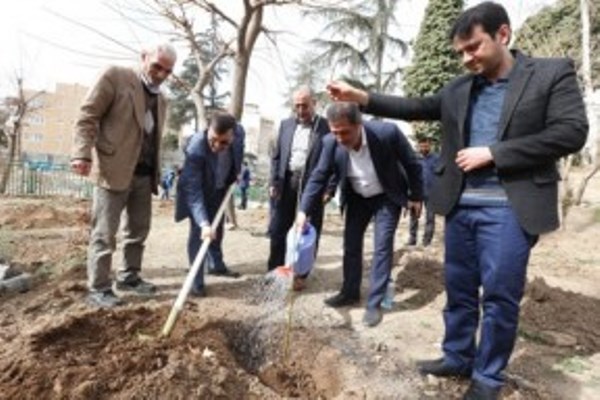 مراسم کاشت نهال به یاد شهیدان برگزار شد مراسم کاشت نهال به یاد شهیدان برگزار شد