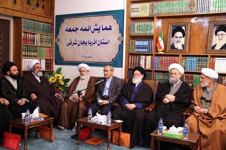 ائمه جمعه کانون سیاست و دیانت هستند