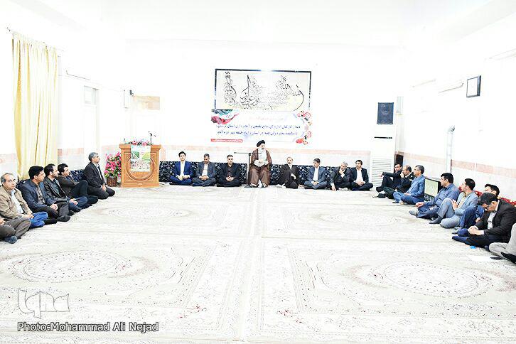 دیدار کارکنان منابع طبیعی لرستان با آیتالله میرعمادی دیدار کارکنان منابع طبیعی لرستان با آیتالله میرعمادی