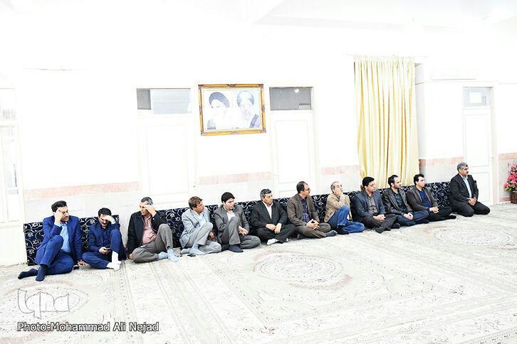 دیدار کارکنان منابع طبیعی لرستان با آیتالله میرعمادی دیدار کارکنان منابع طبیعی لرستان با آیتالله میرعمادی