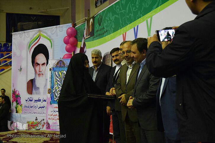 آیین تجلیل از پهلوانان و افتخارآفرینان ورزش لرستان + عکس