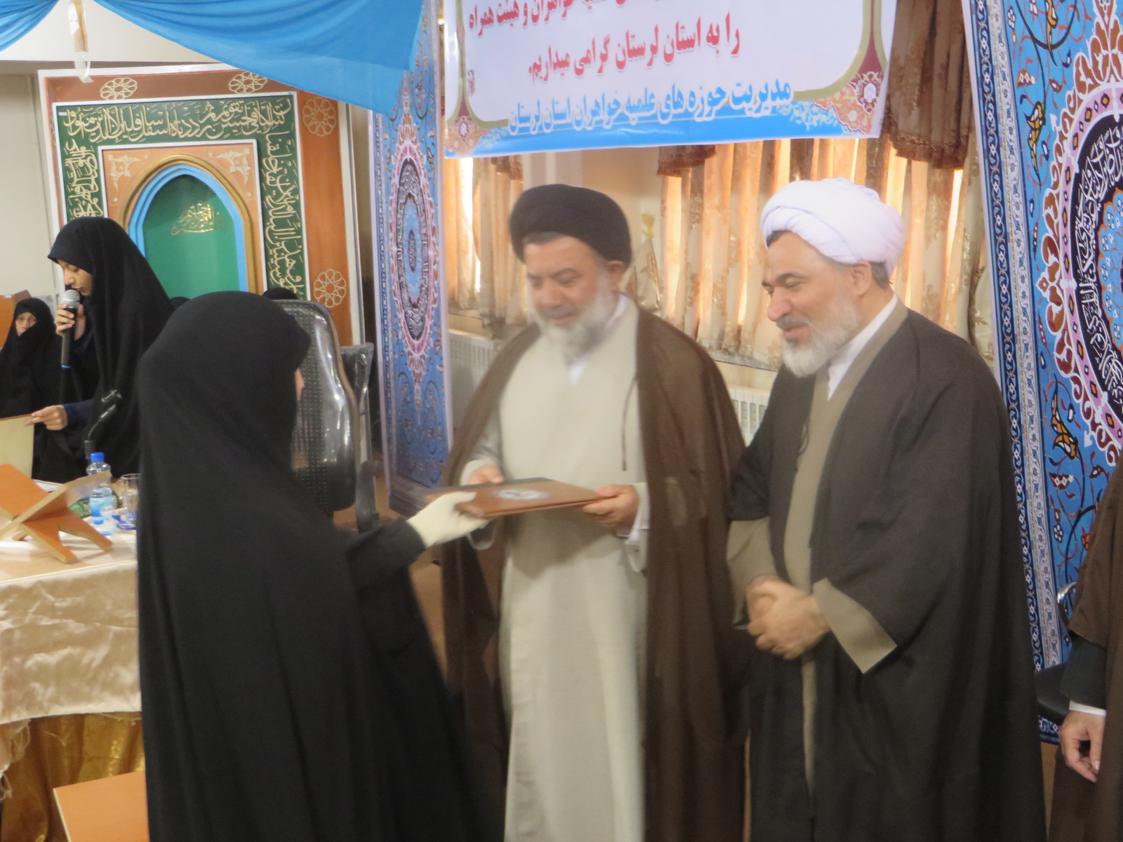 دیدار مدیر حوزههای علمیه خواهران کشور با طلاب لرستان دیدار مدیر حوزههای علمیه خواهران کشور با طلاب لرستان