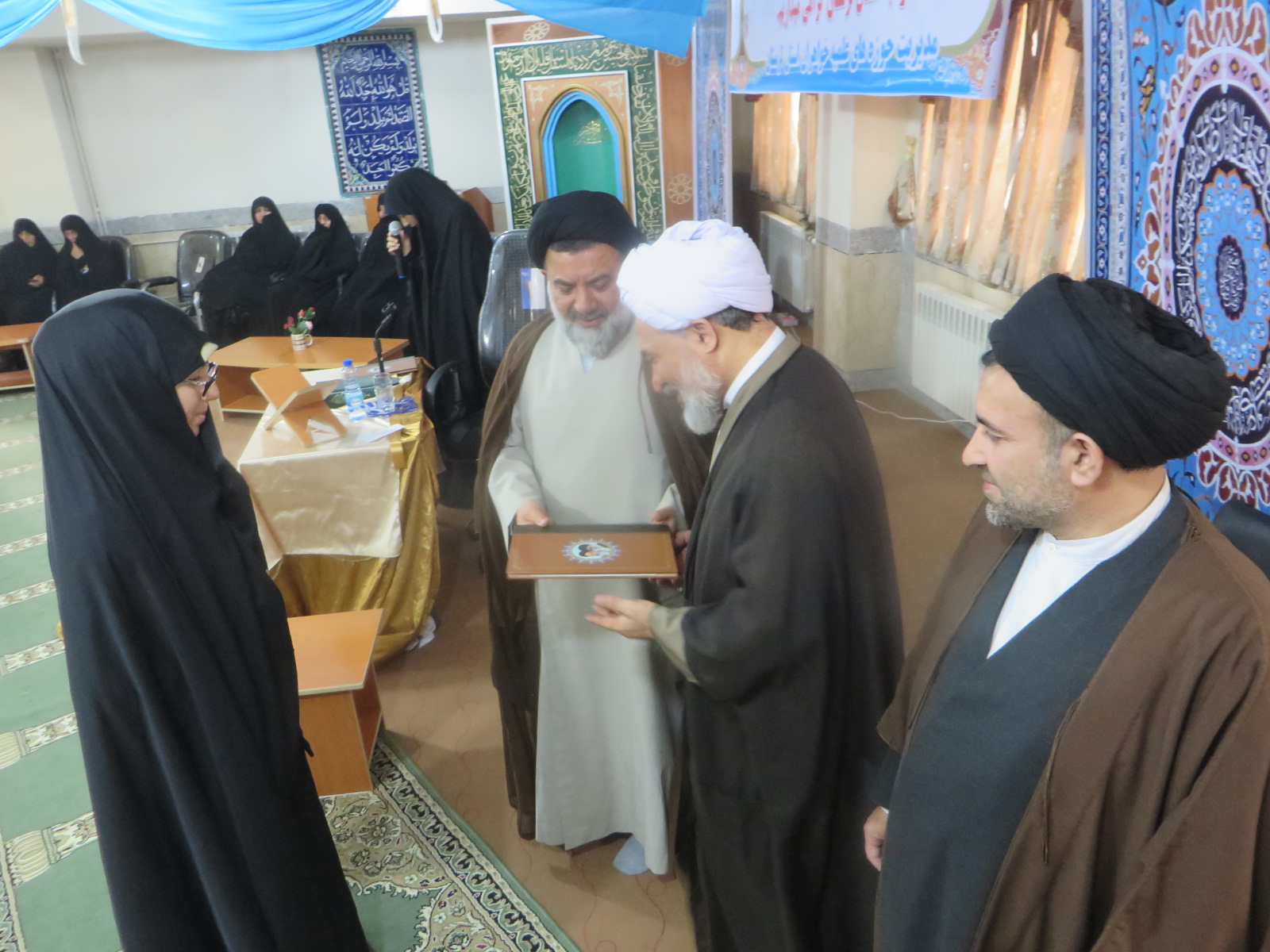 دیدار مدیر حوزههای علمیه خواهران کشور با طلاب لرستان دیدار مدیر حوزههای علمیه خواهران کشور با طلاب لرستان