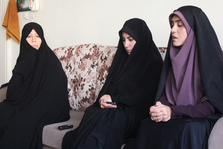 شهدا اگر چه برگزیده بودند اما افرادی نبودند که جدای از ما باشند