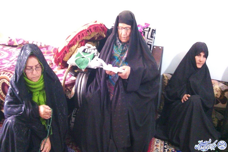 همراهی کودکان با مادران در جلسه قرآن الزهرا(س) همراهی کودکان با مادران در جلسه قرآن الزهرا(س)