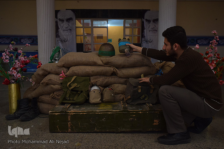 گزارش تصویری آمادهسازی نمایشگاه «قابهای آسمانی» در خرمآباد گزارش تصویری آمادهسازی نمایشگاه «قابهای آسمانی» در خرمآباد