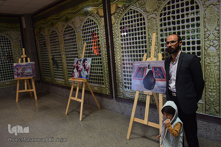گزارش تصویری آمادهسازی نمایشگاه «قابهای آسمانی» در خرمآباد گزارش تصویری آمادهسازی نمایشگاه «قابهای آسمانی» در خرمآباد