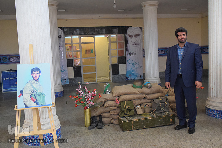 گزارش تصویری آمادهسازی نمایشگاه «قابهای آسمانی» در خرمآباد گزارش تصویری آمادهسازی نمایشگاه «قابهای آسمانی» در خرمآباد