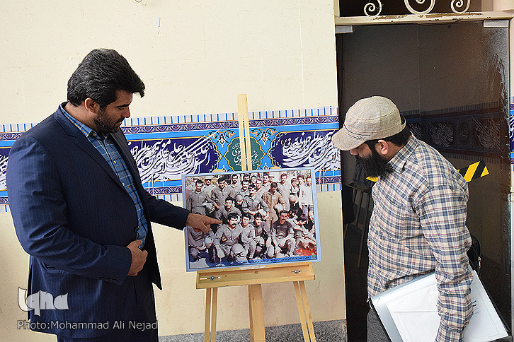گزارش تصویری آمادهسازی نمایشگاه «قابهای آسمانی» در خرمآباد گزارش تصویری آمادهسازی نمایشگاه «قابهای آسمانی» در خرمآباد