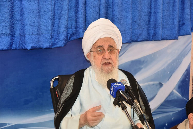 نماز امید را در جامعه زنده می&zwnj;کند