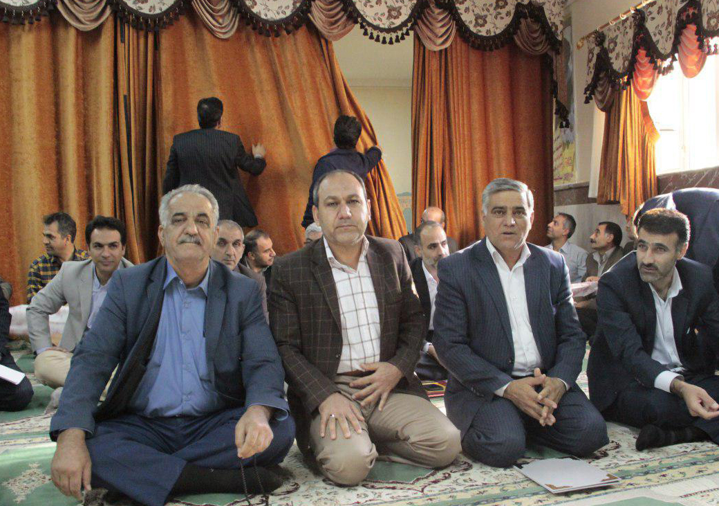 مراسم تجلیل از خادمان نمونه خانواده شهدا در لرستان